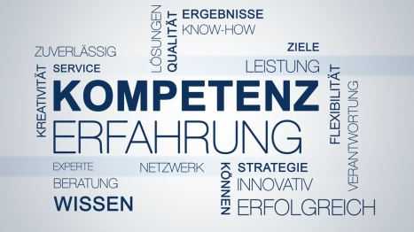 Eine Illustration, die zwei Personen in einem tiefgreifenden fachlichen Austausch zeigt, wobei Symbole für Wissen und Logik die fundierte inhaltliche Auseinandersetzung und Kompetenz unterstreichen.